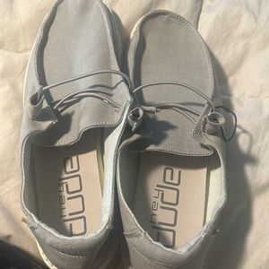 Hey Dude slip on canvas shoes size 9